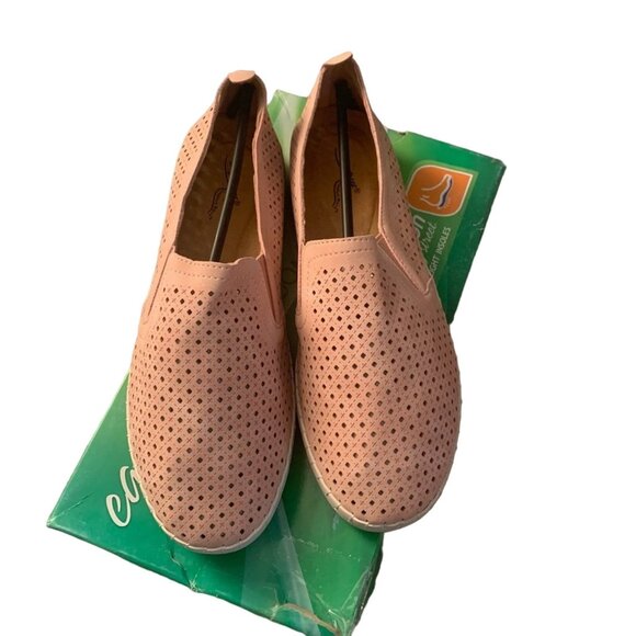 NWT EASY STREET FRESH SLIP ON‎ PERFORATED SNEAKER SHOES BLUSH GORE 7.5 - Picture 2 of 11